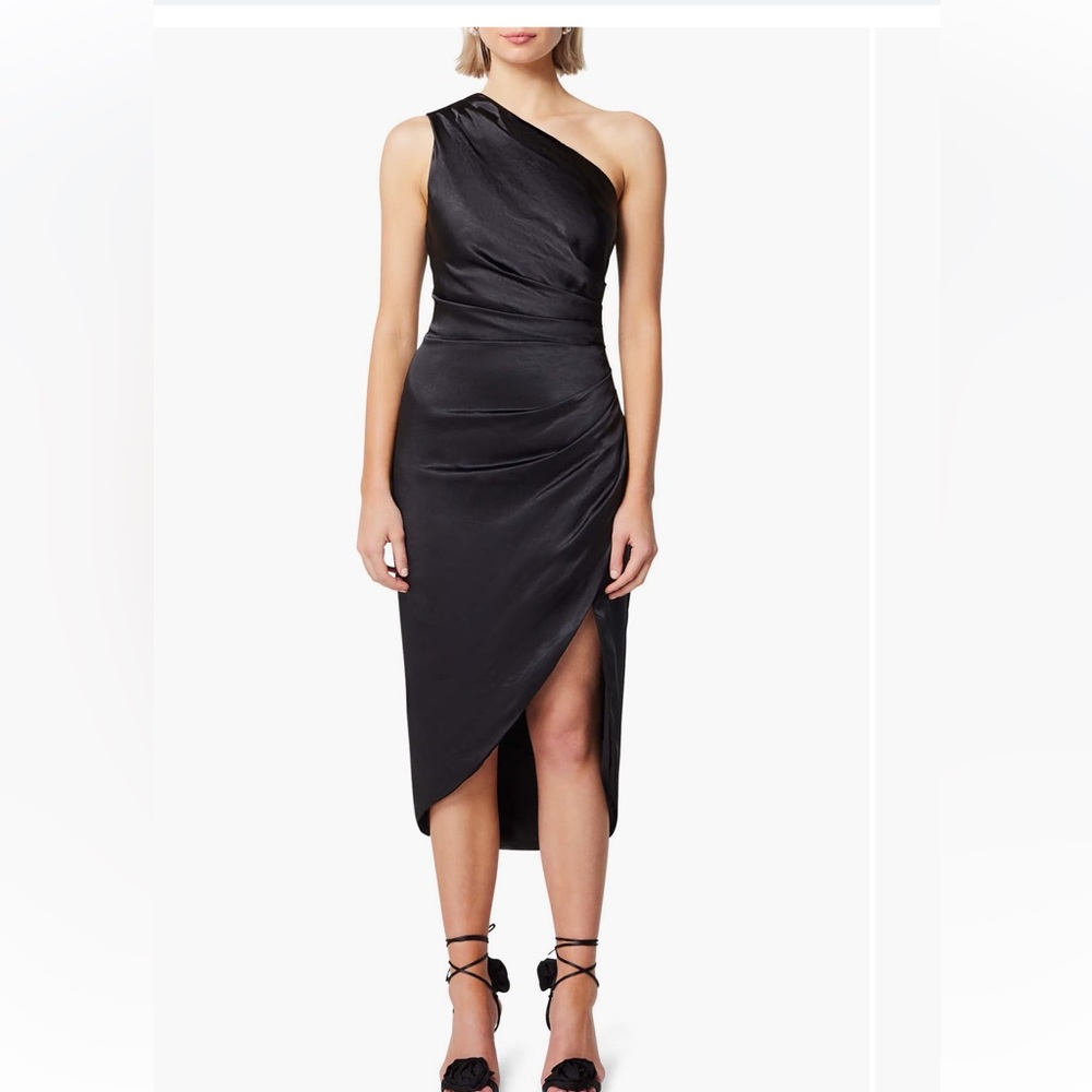elliatt one shoulder midi dress